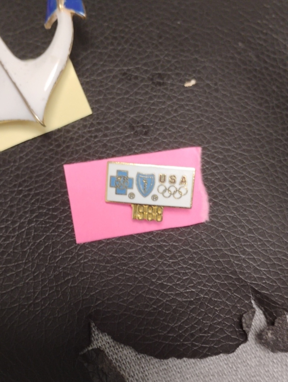 VINTAGE 1988 BLUE CROSS BLUE SHIELD TEAM USA OLYMPICS SPONSOR LAPEL PIN EXCELLEN